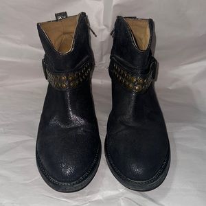 Five World boots by Cordani. Women’s  metallic booties size 8.